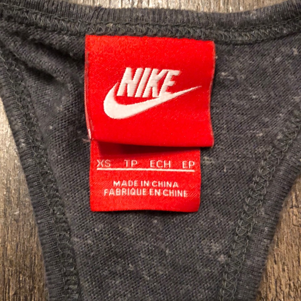 Women’s Nike tank - Picture 2 of 2